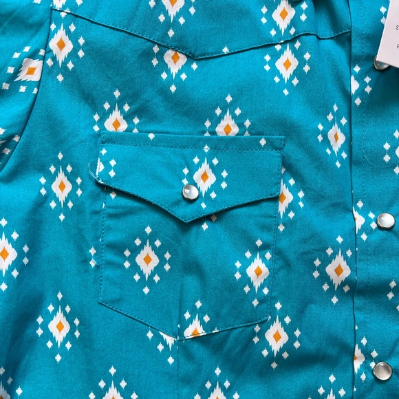 Cedar Rose Aztec/southwest pearl snap top. NWT. Large - Picture 4 of 6